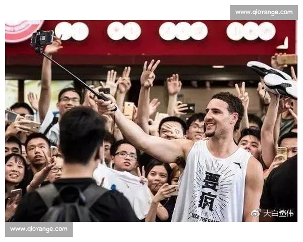 美高怪物内线庆祝太狂放,险些撞飞队友! 美高怪物内线庆祝太狂放,险些撞飞队友!