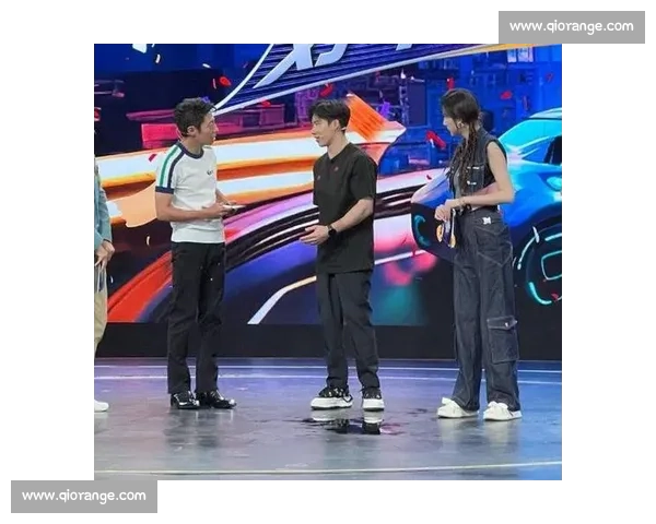 张博恒社媒晒银:路灯下的路,通向新周期 张博恒社媒晒银:路灯下的路,通向新周期