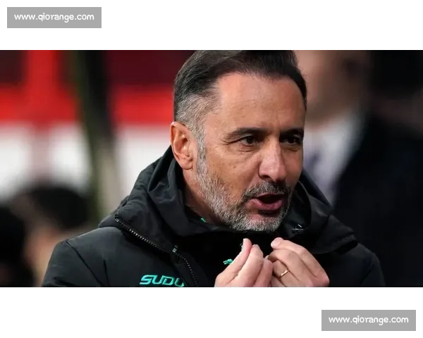 狼队 9 场 2 分垫底!主帅与球迷看台对峙 狼队 9 场 2 分垫底!主帅与球迷看台对峙