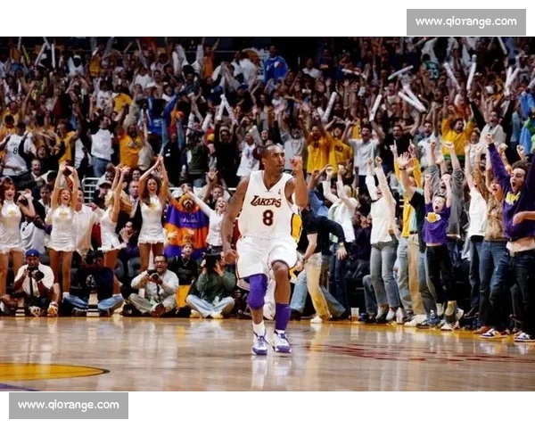 镜头里的青涩传奇：湖人摄影师定格科比新秀季的天足印记